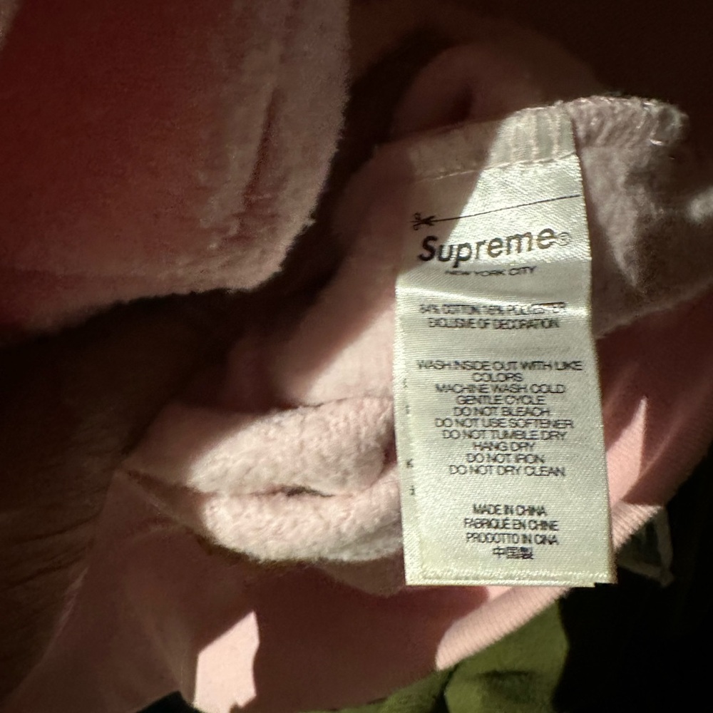 Supreme logo sweater never worn 💕 - Picture 7 of 7